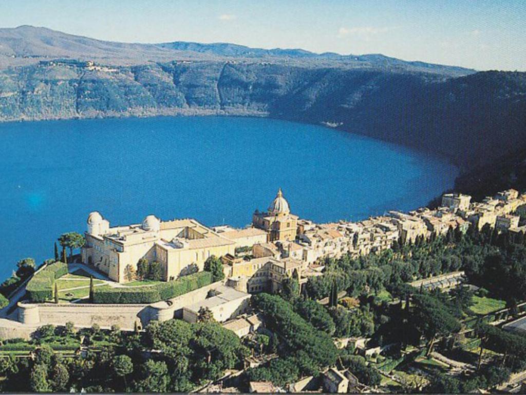 E Palazzo Pontificio Di Castel Gandolfo-vaticano Apartamento